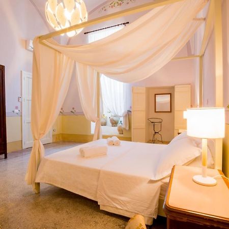 Palazzo Ashian Bed & Breakfast Acquarica del Capo Dış mekan fotoğraf